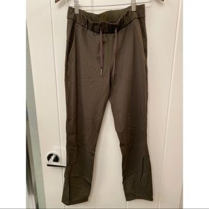 Lululemon On The Fly Pants Size 4 Olive Green
